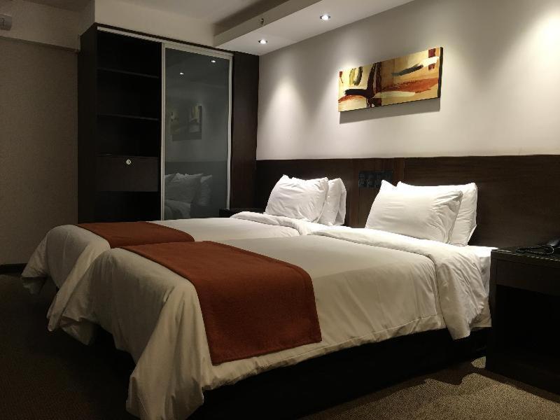 Hotel Crystal Tower Montevideo Habitación foto