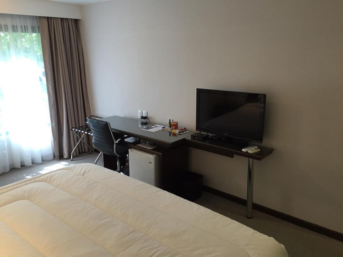 Hotel Crystal Tower Montevideo Habitación foto